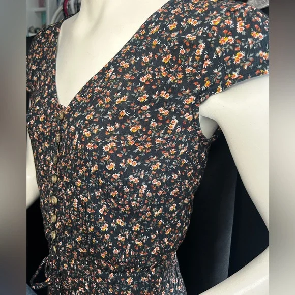 American Eagle Floral Romper - Picture 6 of 6